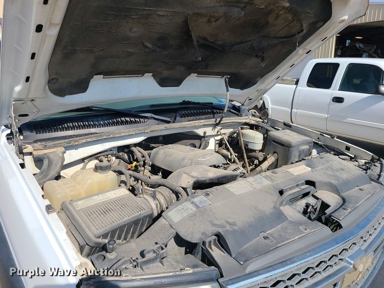 image for item DC6088 2005 Chevrolet Silverado 2500HD  flatbed pickup truck