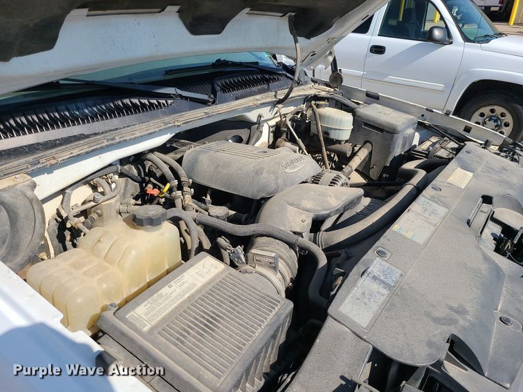 image for item DC6088 2005 Chevrolet Silverado 2500HD  flatbed pickup truck