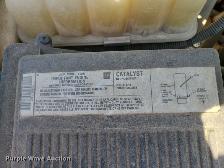 image for item DC6088 2005 Chevrolet Silverado 2500HD  flatbed pickup truck