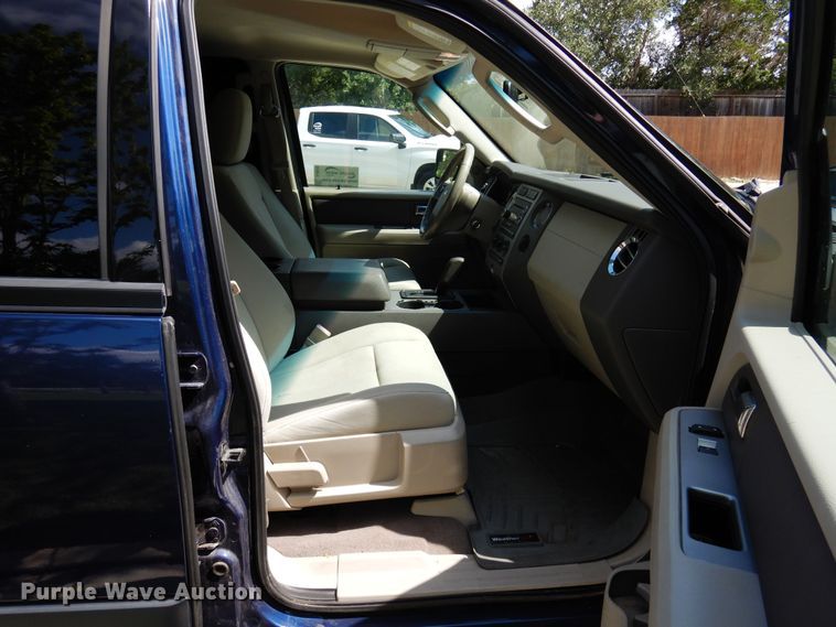 image for item DJ0830 2012 Ford Expedition  SUV