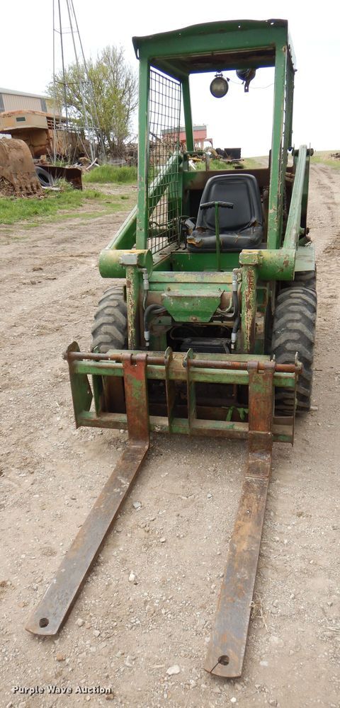 image for item DK1904 John Deere 90  skid steer loader