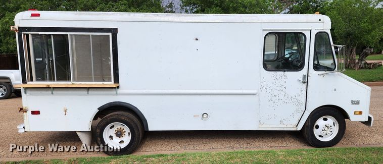 image for item DK6508 1977 Chevrolet P30  delivery truck