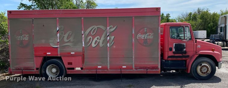 image for item DL7201 1994 Freightliner FL70  delivery truck