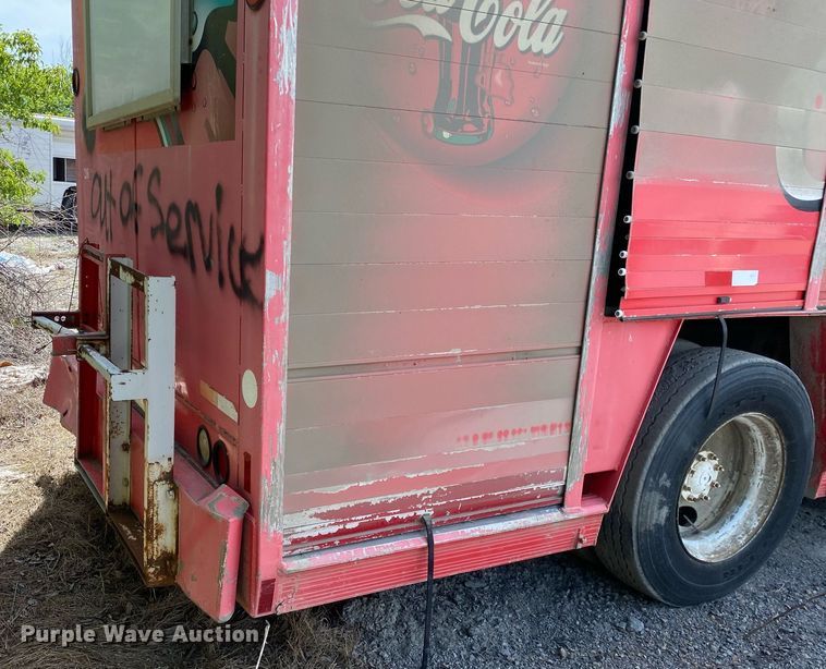 image for item DL7201 1994 Freightliner FL70  delivery truck