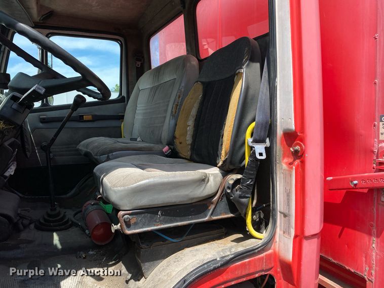 image for item DL7201 1994 Freightliner FL70  delivery truck