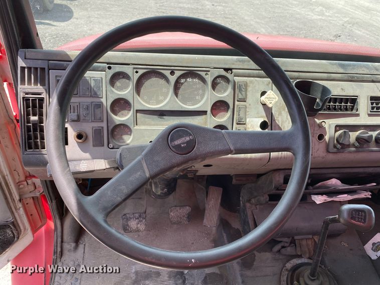 image for item DL7201 1994 Freightliner FL70  delivery truck