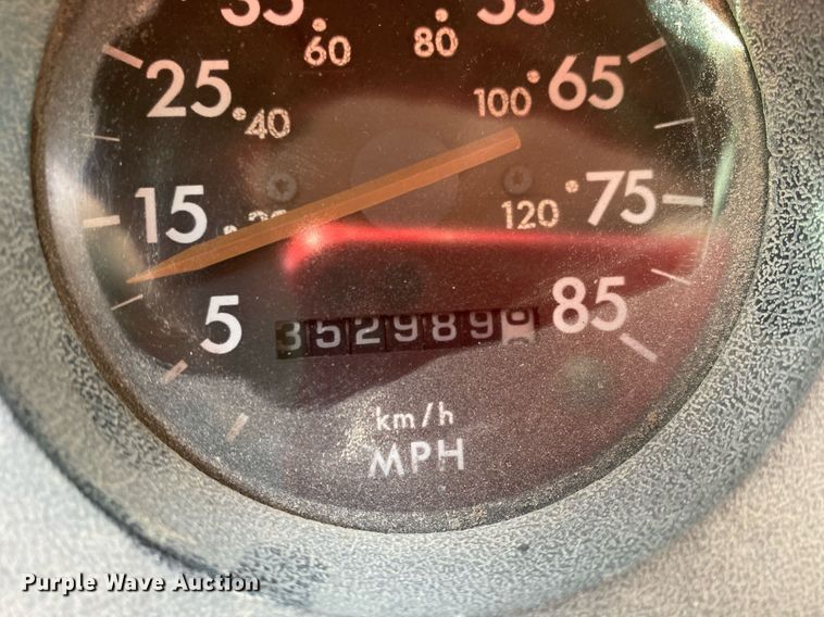 image for item DL7201 1994 Freightliner FL70  delivery truck