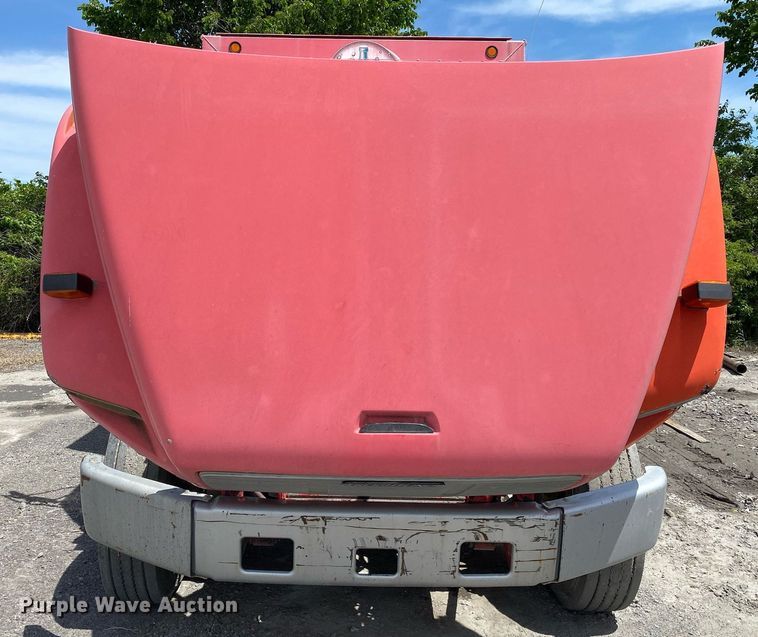 image for item DL7201 1994 Freightliner FL70  delivery truck