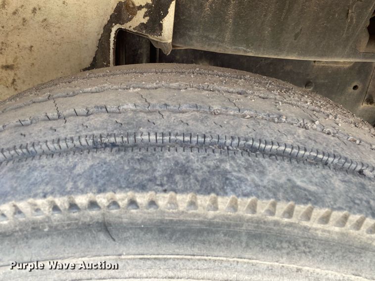 image for item DL7201 1994 Freightliner FL70  delivery truck