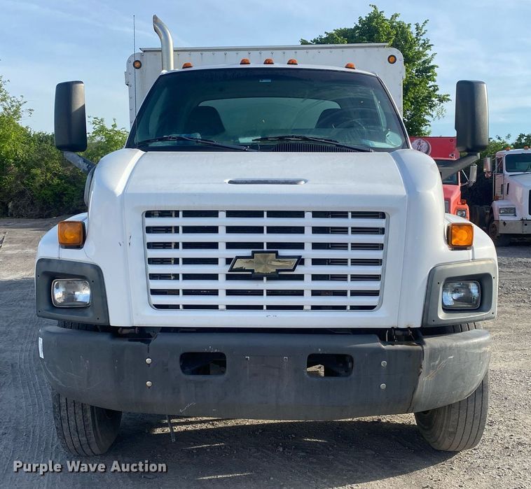 image for item DL7202 2004 Chevrolet C6500  delivery truck