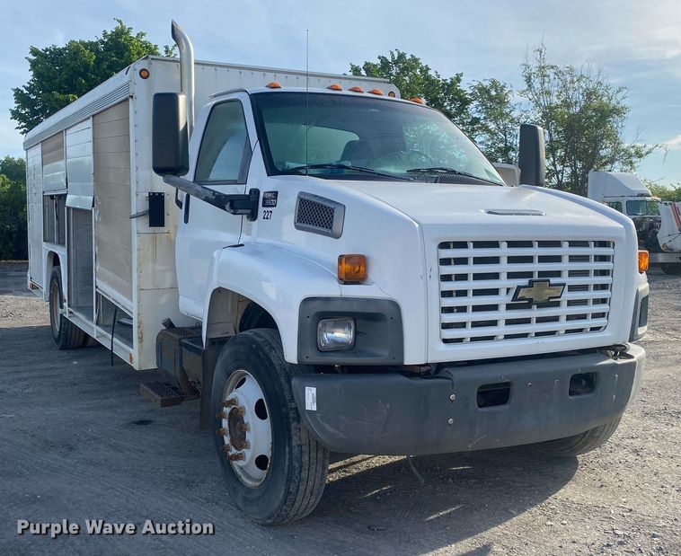 image for item DL7202 2004 Chevrolet C6500  delivery truck