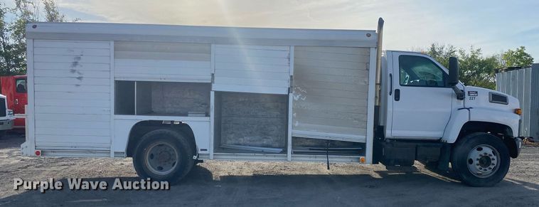 image for item DL7202 2004 Chevrolet C6500  delivery truck