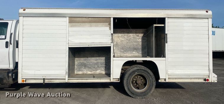 image for item DL7202 2004 Chevrolet C6500  delivery truck