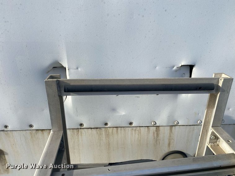 image for item DL7202 2004 Chevrolet C6500  delivery truck