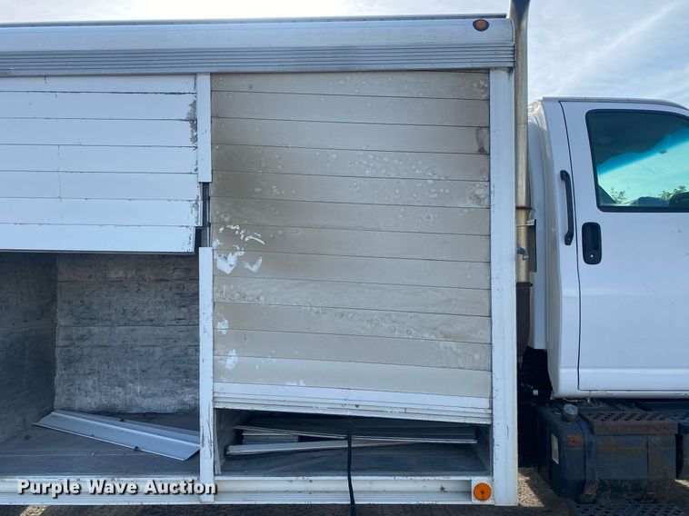 image for item DL7202 2004 Chevrolet C6500  delivery truck