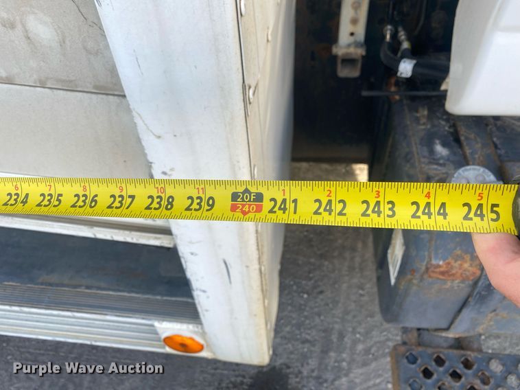 image for item DL7202 2004 Chevrolet C6500  delivery truck