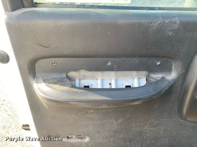 image for item DL7202 2004 Chevrolet C6500  delivery truck