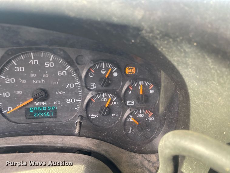 image for item DL7202 2004 Chevrolet C6500  delivery truck