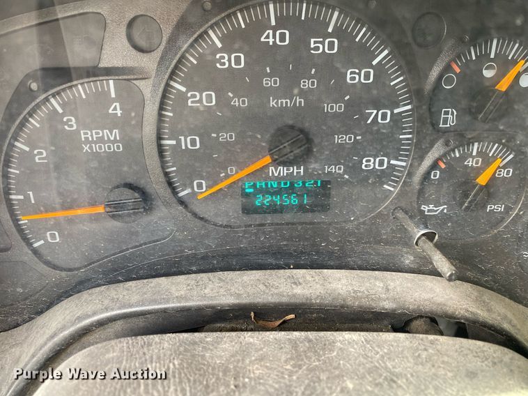 image for item DL7202 2004 Chevrolet C6500  delivery truck