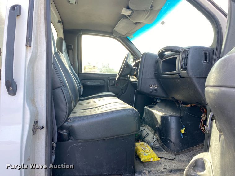 image for item DL7202 2004 Chevrolet C6500  delivery truck