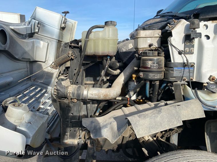 image for item DL7202 2004 Chevrolet C6500  delivery truck