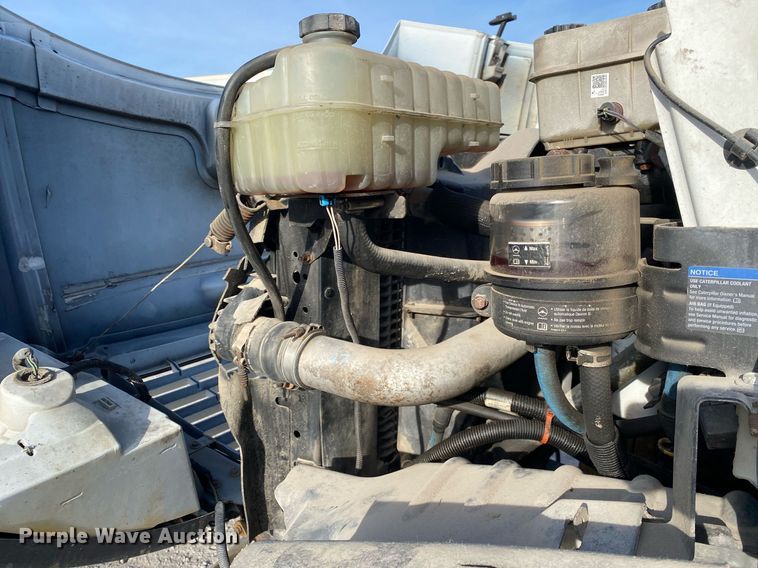 image for item DL7202 2004 Chevrolet C6500  delivery truck