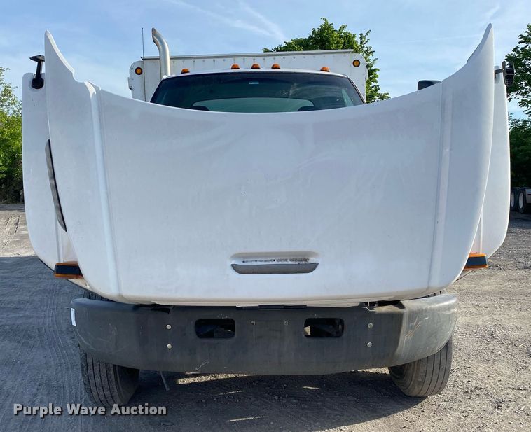 image for item DL7202 2004 Chevrolet C6500  delivery truck