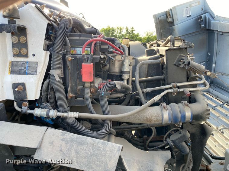 image for item DL7202 2004 Chevrolet C6500  delivery truck