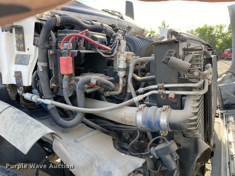 image for item DL7202 2004 Chevrolet C6500  delivery truck