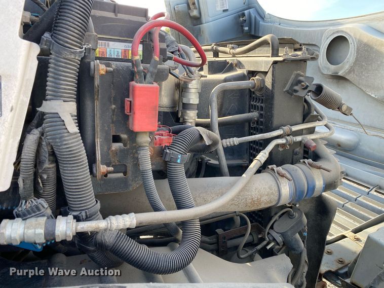 image for item DL7202 2004 Chevrolet C6500  delivery truck