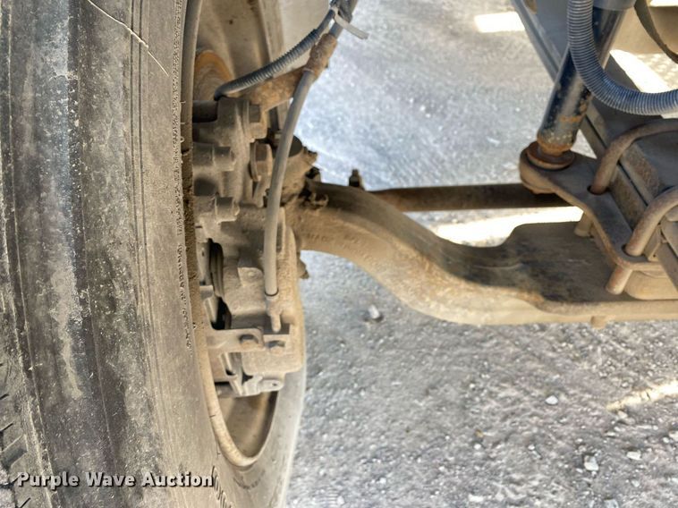 image for item DL7202 2004 Chevrolet C6500  delivery truck