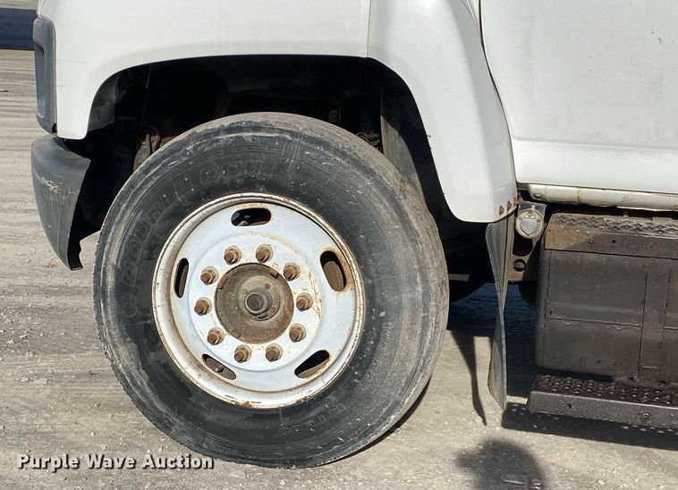 image for item DL7202 2004 Chevrolet C6500  delivery truck