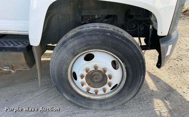 image for item DL7202 2004 Chevrolet C6500  delivery truck