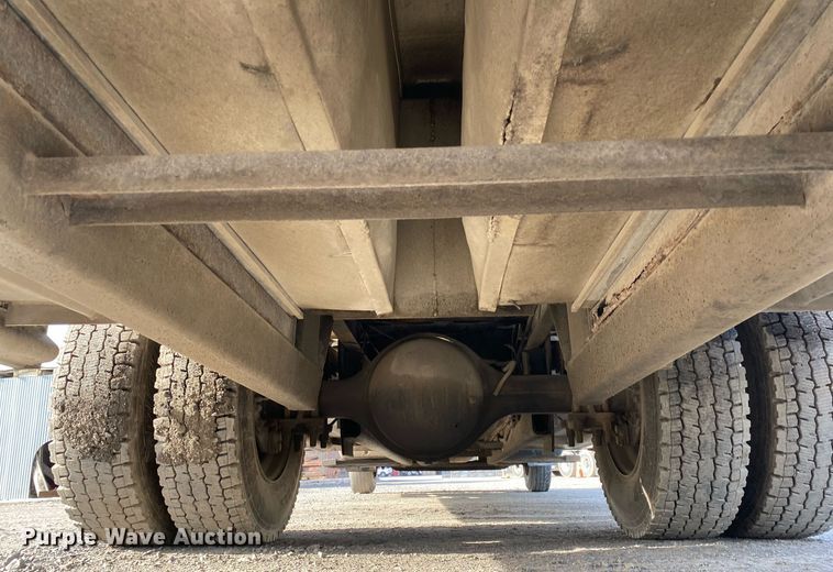 image for item DL7202 2004 Chevrolet C6500  delivery truck