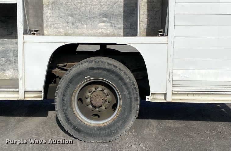 image for item DL7202 2004 Chevrolet C6500  delivery truck