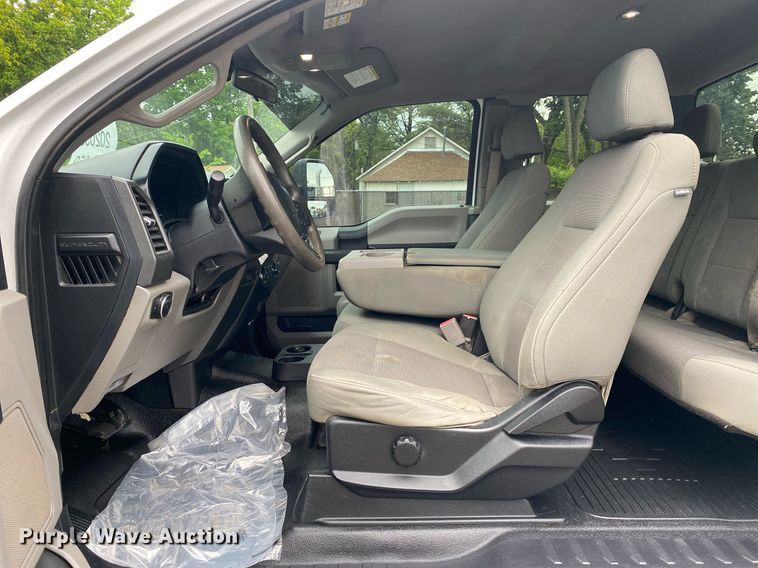 image for item DL7209 2017 Ford F250 Super Duty  SuperCab pickup truck