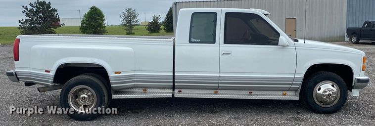 image for item DL7213 1992 Chevrolet Cheyenne 3500  Ext. Cab pickup truck