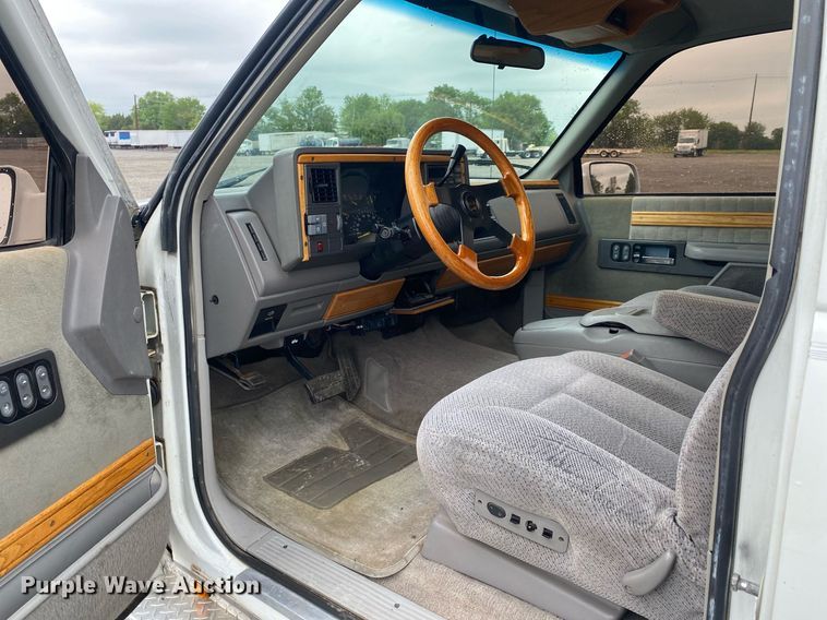 image for item DL7213 1992 Chevrolet Cheyenne 3500  Ext. Cab pickup truck