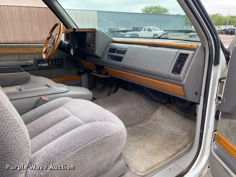 image for item DL7213 1992 Chevrolet Cheyenne 3500  Ext. Cab pickup truck