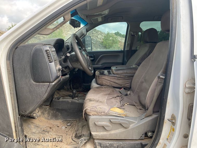 image for item DL7226 2015 Chevrolet Silverado 2500HD  Crew Cab pickup truck