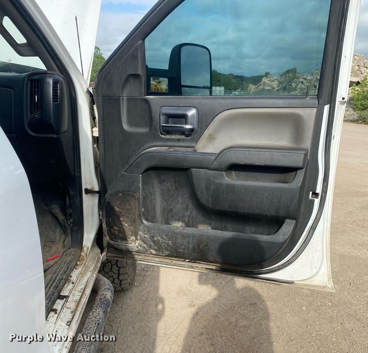 image for item DL7226 2015 Chevrolet Silverado 2500HD  Crew Cab pickup truck