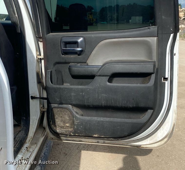 image for item DL7226 2015 Chevrolet Silverado 2500HD  Crew Cab pickup truck