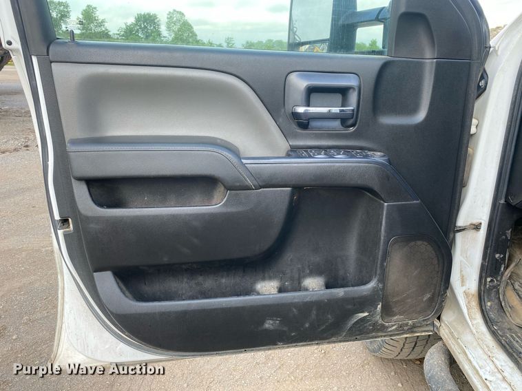 image for item DL7227 2015 Chevrolet Silverado 2500HD  Crew Cab pickup truck