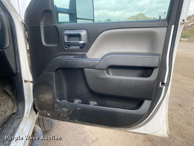 image for item DL7227 2015 Chevrolet Silverado 2500HD  Crew Cab pickup truck