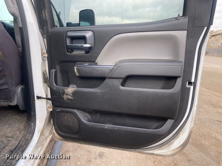 image for item DL7227 2015 Chevrolet Silverado 2500HD  Crew Cab pickup truck