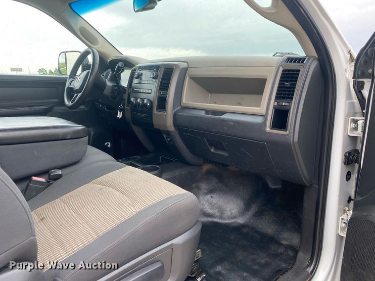 image for item DL7229 2012 Dodge Ram 2500  flatbed pickup truck