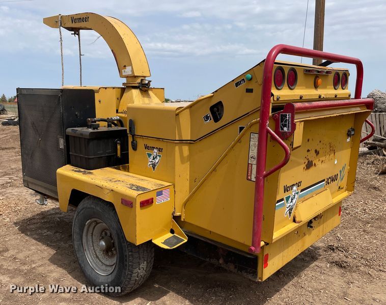 image for item DN4643 2004 Vermeer BC1400XL  wood chipper