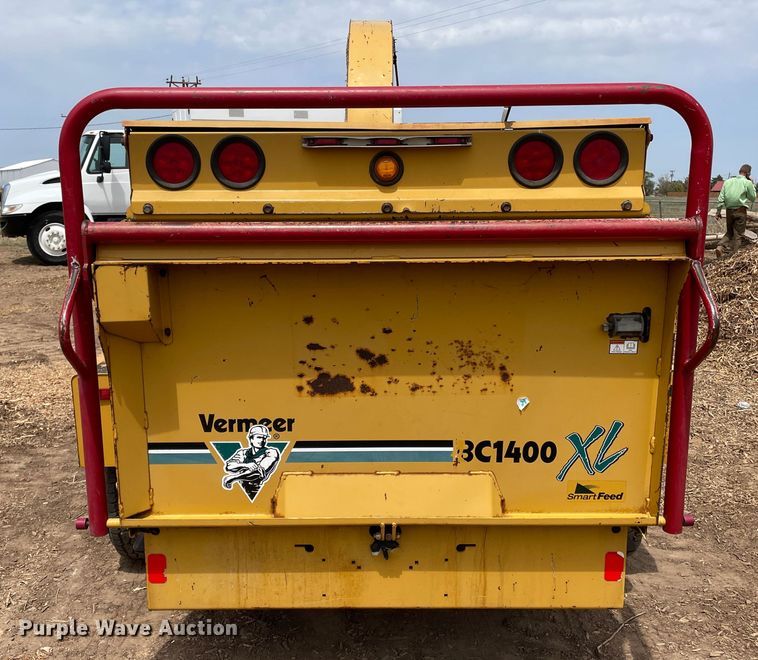 image for item DN4643 2004 Vermeer BC1400XL  wood chipper