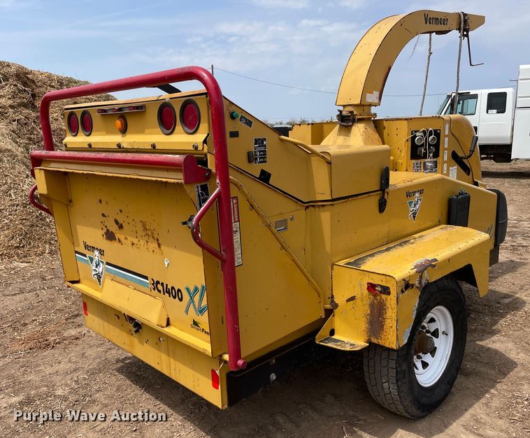 image for item DN4643 2004 Vermeer BC1400XL  wood chipper