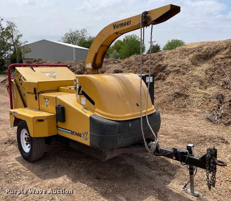 image for item DN4643 2004 Vermeer BC1400XL  wood chipper